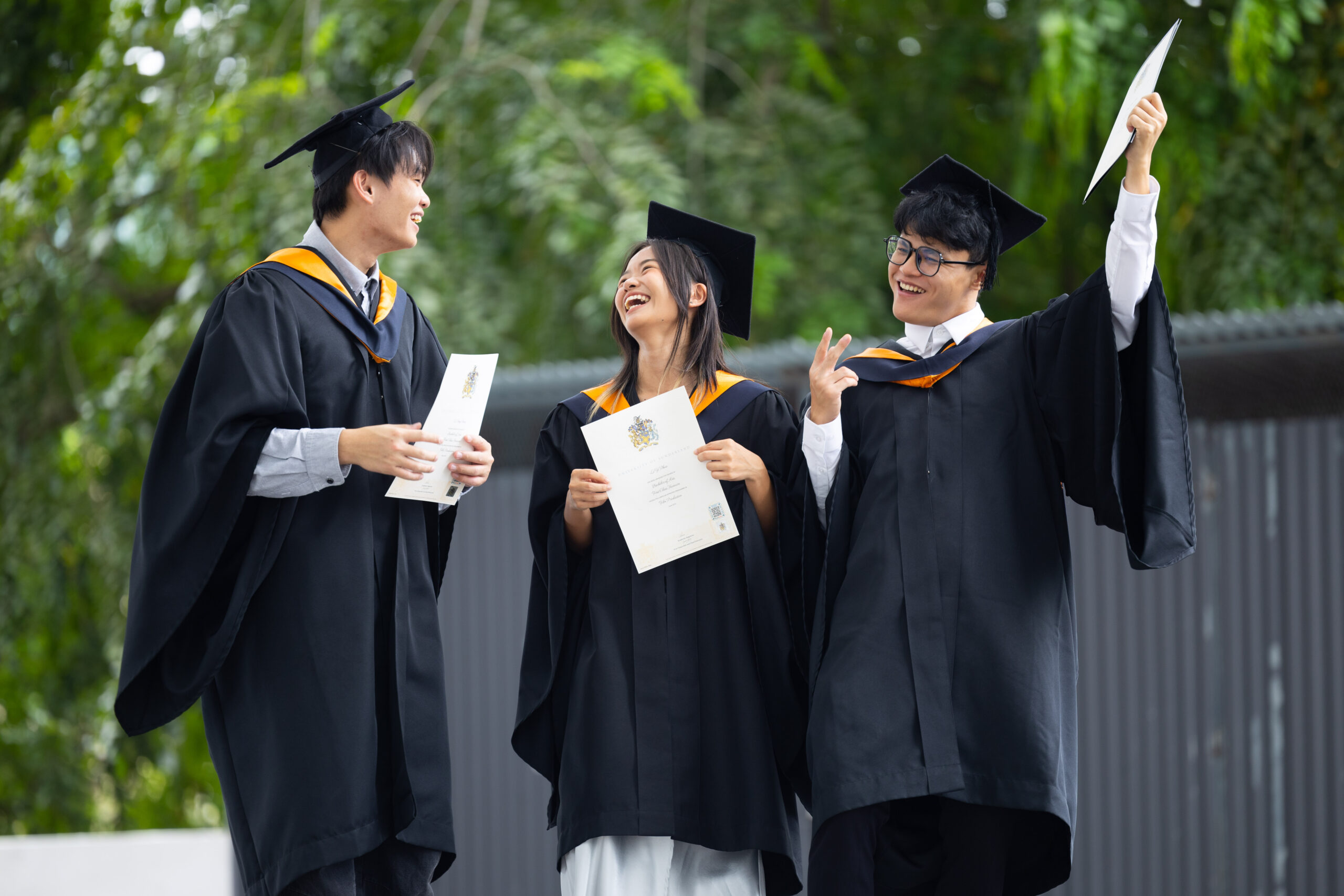 Valedictorian Ong Yen Ling receiving award